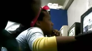 Um cara alimenta Rac ...