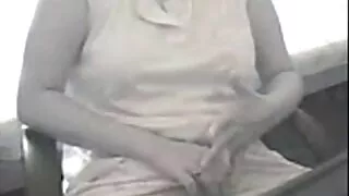 Loira peituda sozinh ...
